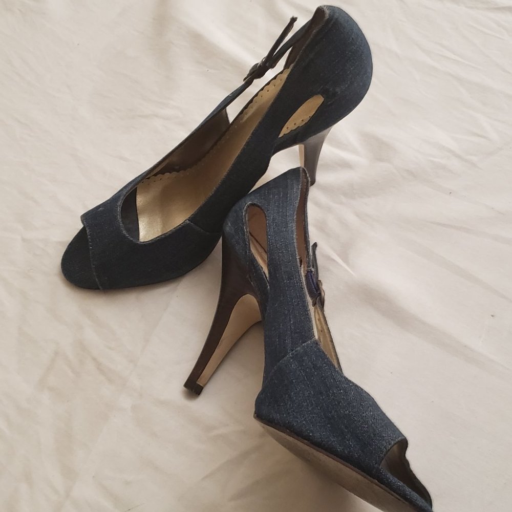 Heels - Picture 4 of 4